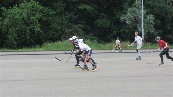 Zondag 9 april skatehockey wedstrijden