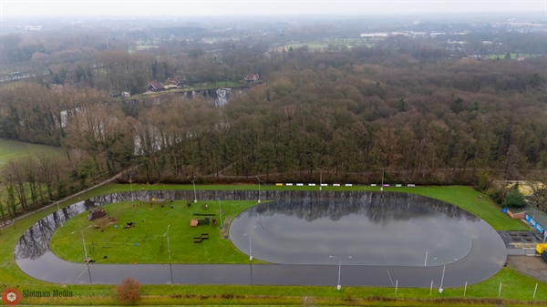 Er staat water op de Combibaan!