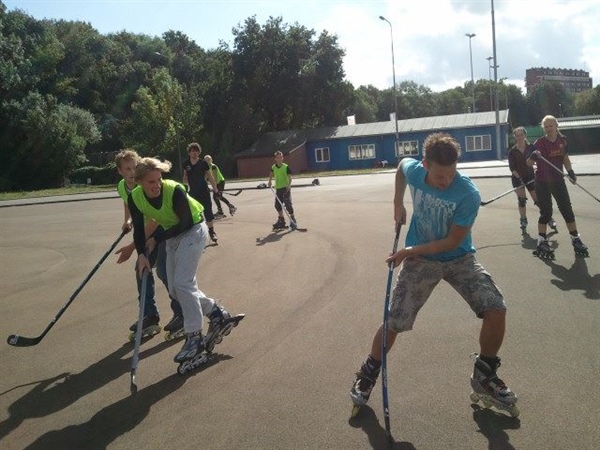 Skatehockeyclinics door Hengelo Sport